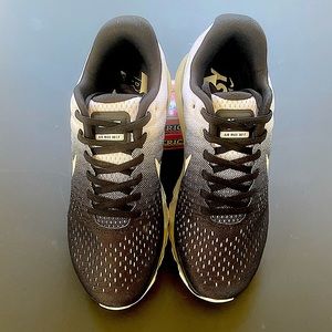 NWOT Nike Air Max 2017 Women’s - Size 8